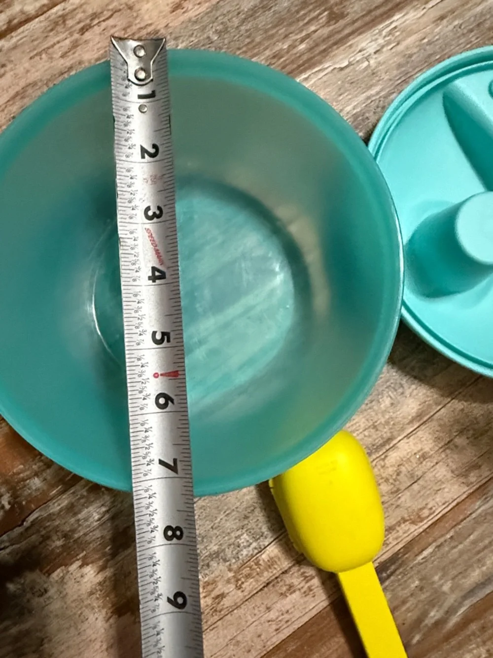Tupperware go salad